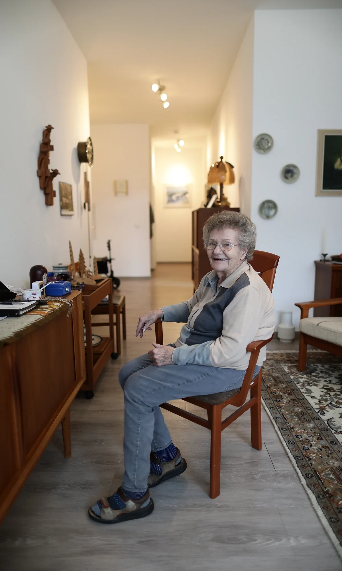 Bewohnerin in ihrer Wohnung im Service-Wohnen am Oberdörnen 90